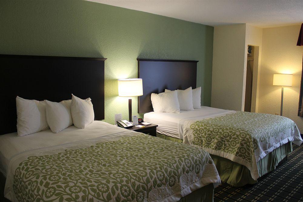 Clarion Pointe Hotel Jasper Exterior foto