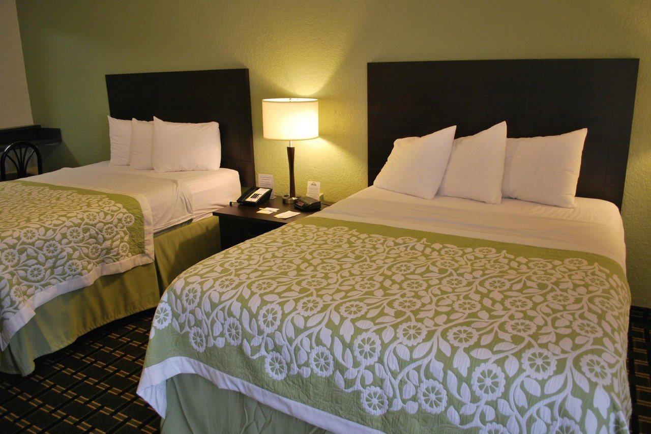 Clarion Pointe Hotel Jasper Exterior foto