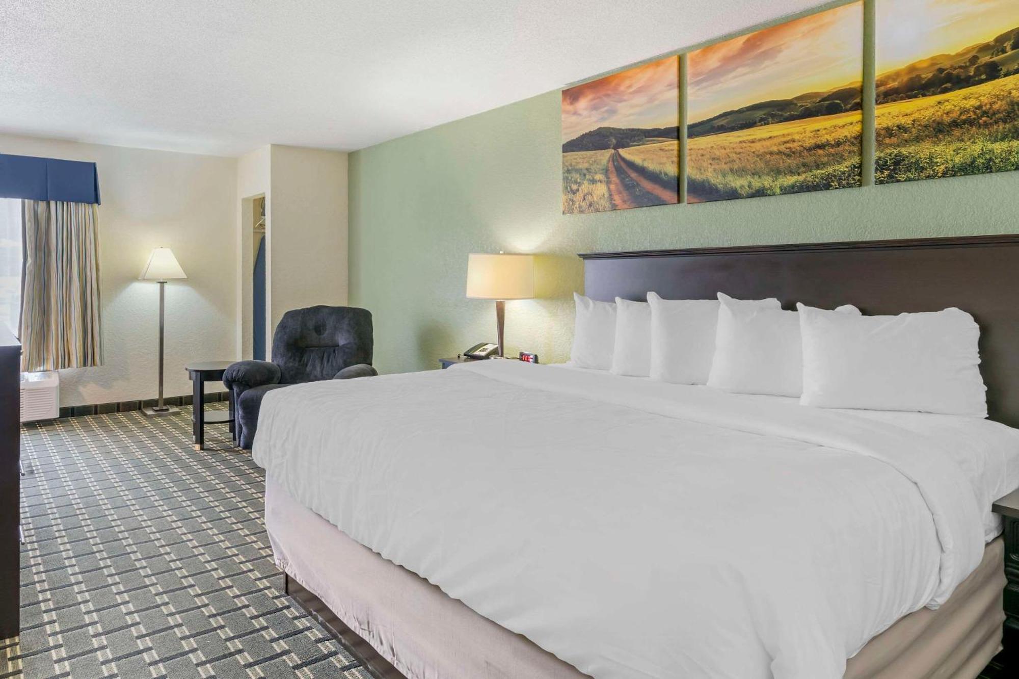 Clarion Pointe Hotel Jasper Exterior foto