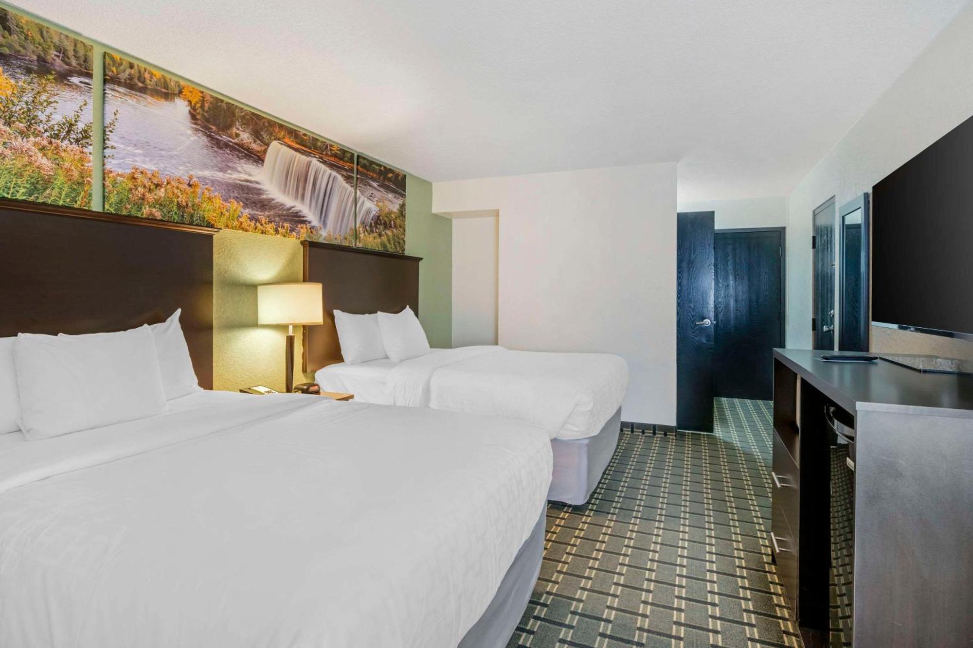 Clarion Pointe Hotel Jasper Exterior foto