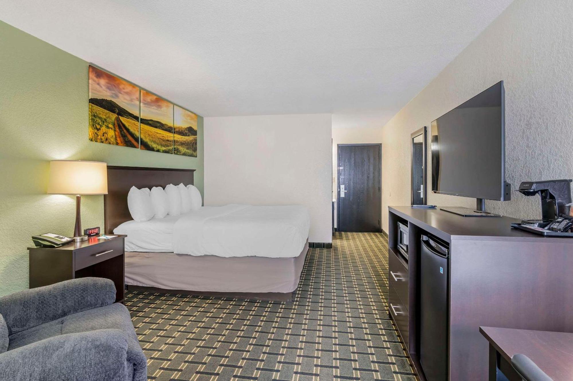 Clarion Pointe Hotel Jasper Exterior foto