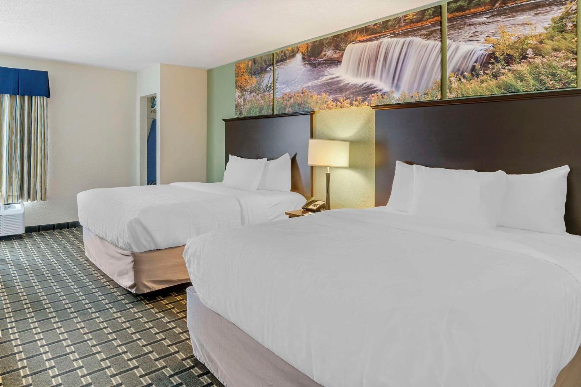 Clarion Pointe Hotel Jasper Exterior foto