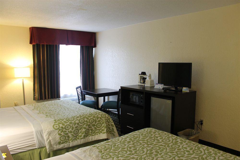 Clarion Pointe Hotel Jasper Exterior foto